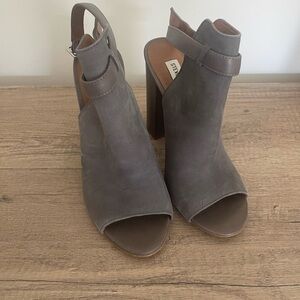 Steve Madden Stylish Gray Peep-Toe Suede Heels